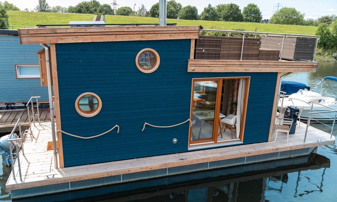 Neuland Maison | Maison de vacances 'Tolles Hausboot Irene Mit Kamin' avec vue sur la mer, terrasse privée et Wi-Fi
