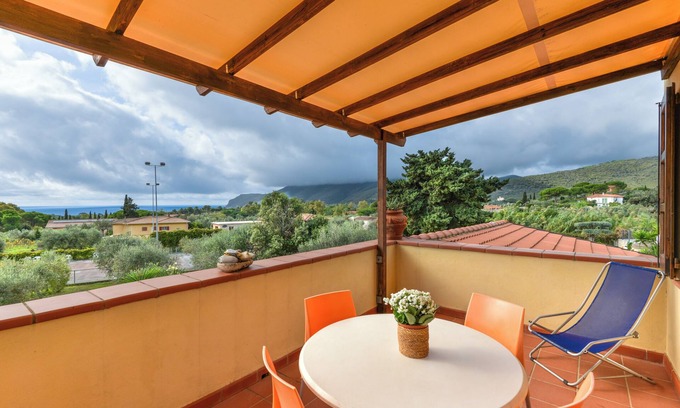 Lacona Maison | Maison de vacances 'Trilocale Lavanda A Lacona' avec vue sur la mer, piscine partagée et Wi-Fi