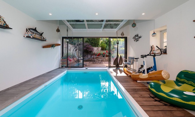Brech Maison | Holiday Home 'Ty Al Louarn - Pool - Spa' with Private Terrace, Shared Garden and Wi-Fi