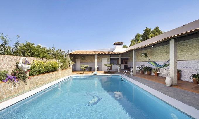Oliveira De Azemeis Maison | Holiday Home 'Vila Soares' with Private Pool, Private Terrace and Wi-Fi