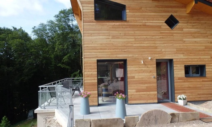 Saint-Bresson Maison | Holiday Home 'Villa Cora Venez Avec Spa' with Private Terrace, Wi-Fi and Air Conditioning