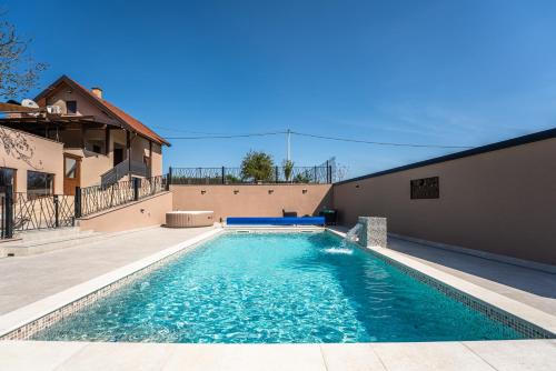 Kobasicari Maison | Holiday home Villa Antique