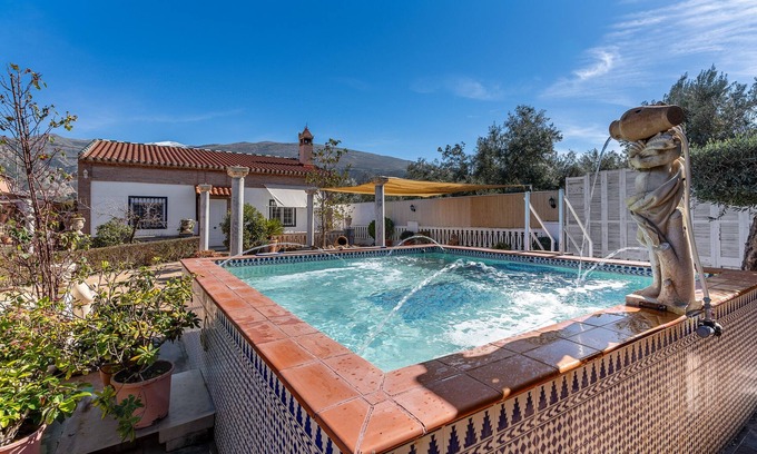Niguelas Villa | Maison de vacances 'Villa Verde' avec vue sur les montagnes, piscine privée et Wi-Fi