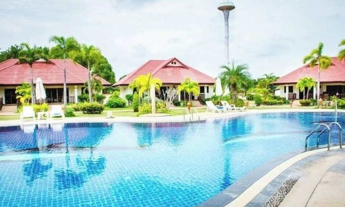 Rayong Cabine | Holiday home with pool, gym and beach access