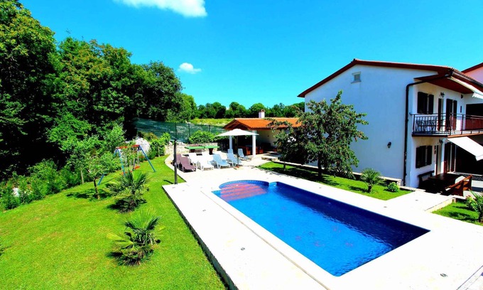 Strmac Maison | Maison de vacances avec 2 appartements séparés, piscine et climatisation