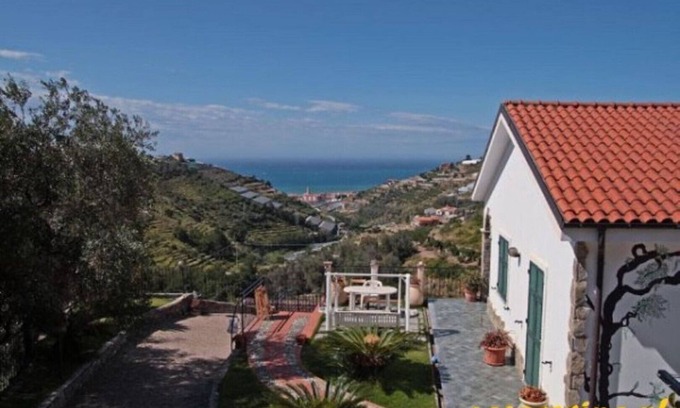 Pompeiana Appartement | Holiday home with 3 apartments with private garden with sea view and pool.