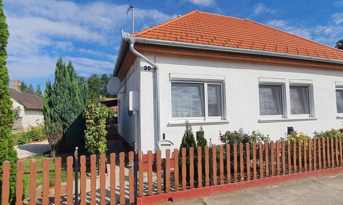 Balatonbereny Maison | Maison de vacances avec terrasse confortable et climatisation