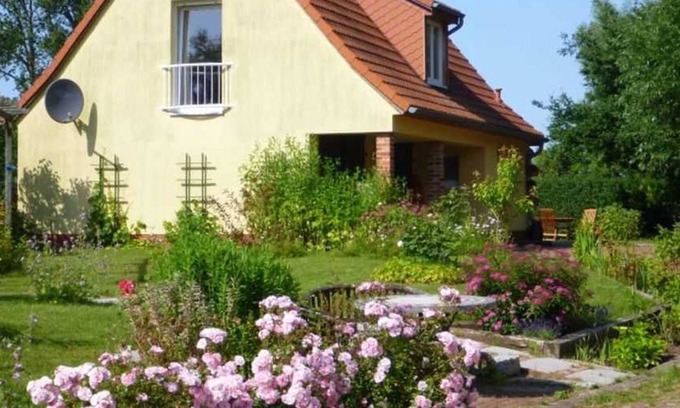 Niendorf Appartement | Holiday home with lots of peace and quiet - 3-room holiday home with lots of peace and quiet (1 - 5 pers.)