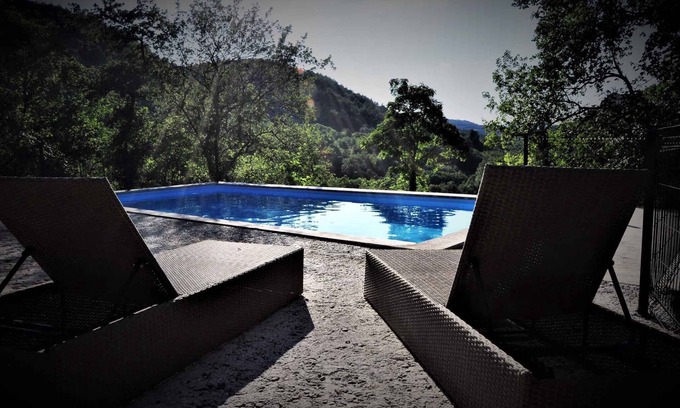 Kotli Maison | Maison de vacances avec piscine extérieure et télévision par satellite