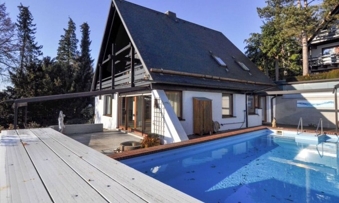 Nuertingen Maison | Holiday Home with Pool and Views to the Swabian Alps