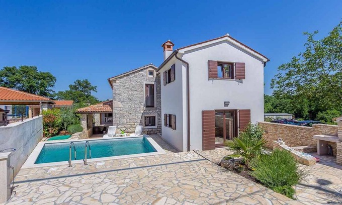 Peresiji Maison | Maison de vacances avec piscine dans quartier calme