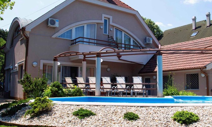 Siofok Maison | Maison de vacances avec piscine et jacuzzi à seulement 100 m de la plage