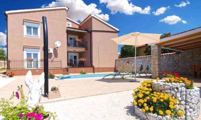Belavici Maison | Maison de vacances avec piscine, barbecue et balançoire pour les enfants