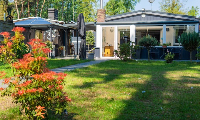 Wegberg Maison | Holiday Home Zissi with Private Outdoor Sauna, Garden, and WiFi