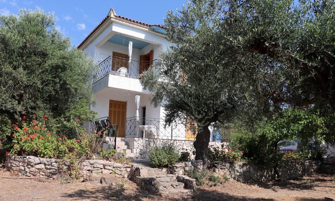 Kompi Appartement | Maison entourée d'oliveraies, vue sur la mer, Wifi | Messénie, Péloponnèse