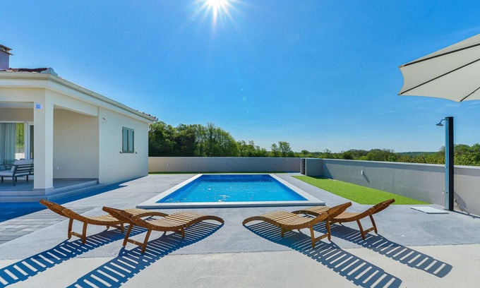 Policnik Maison | Holiday House Casia with pool
