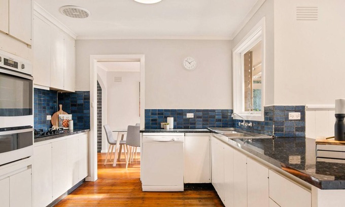 Boronia Maison | Holiday House In between Mt Dandenong and Westfield Knox - Home away from homen
