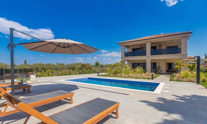 Brzac Maison | Holiday house MYSTIQUE