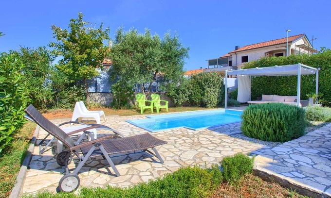 Linardici Maison | Maison de vacances NIKA avec piscine et jacuzzi