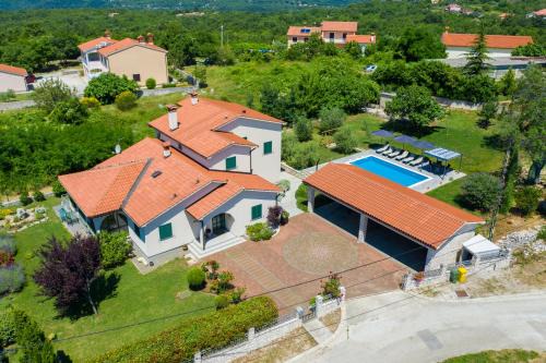 Presika Maison | Holiday House OLIVE GROVE with pool and garden