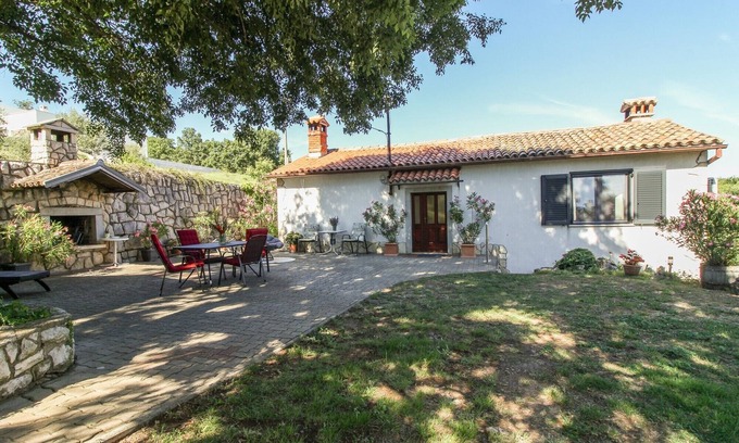 Labin Maison | Maison de vacances Roža * grand jardin, terrasse ensoleillée, barbecue, internet sans fil