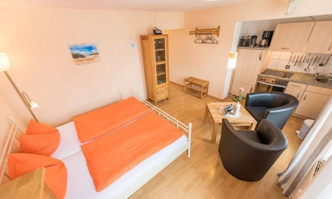 Stralsund Appartement | Chambre de vacances V - Chambre de vacances « Zur Quelle »