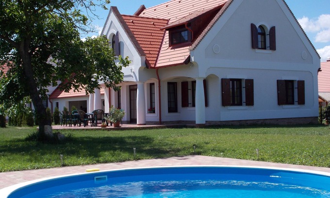 Nagyvazsony Maison | Maison de vacances avec piscine et Internet à Balaton-Upland