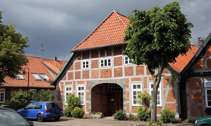 Ahlden Maison | Granja con entramado de madera histórico situado en el río
