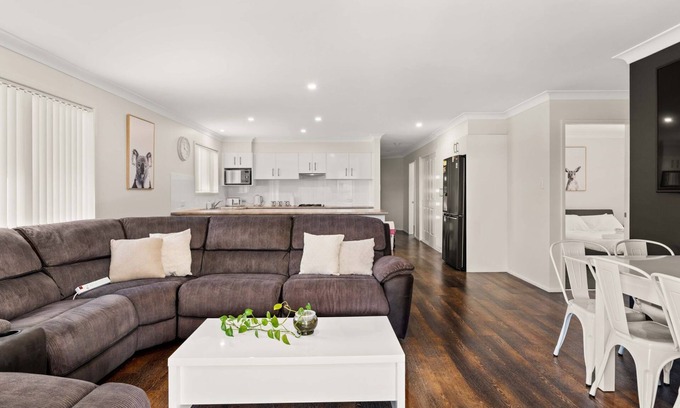 Sussex Inlet Maison | Holiday In The Moos - Four bedroom home of relaxation!