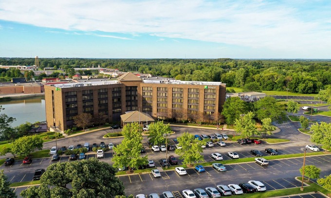 Village of Lakewood Hôtel | Holiday Inn Chicago Nw Crystal Lk Conv Ctr by IHG