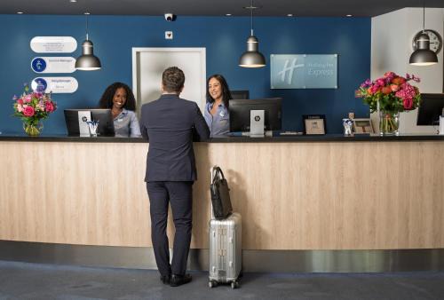 Cointrin Hôtel | Holiday Inn Express Geneva Airport by IHG