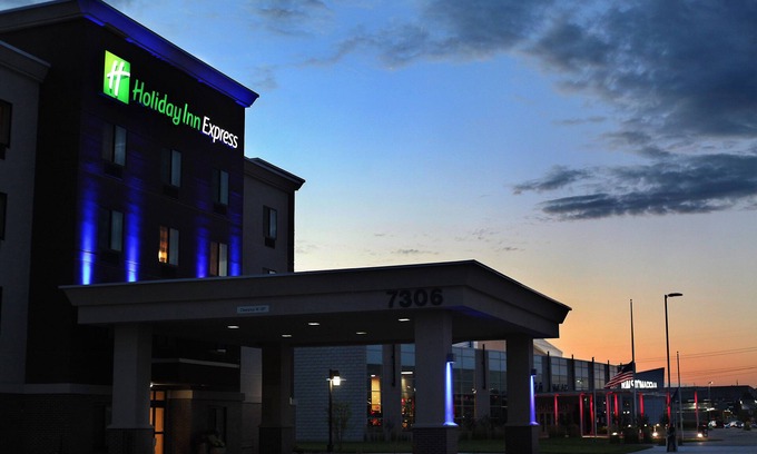 South Central Omaha Hôtel | Holiday Inn Express & Suites Omaha South - Ralston Arena by IHG