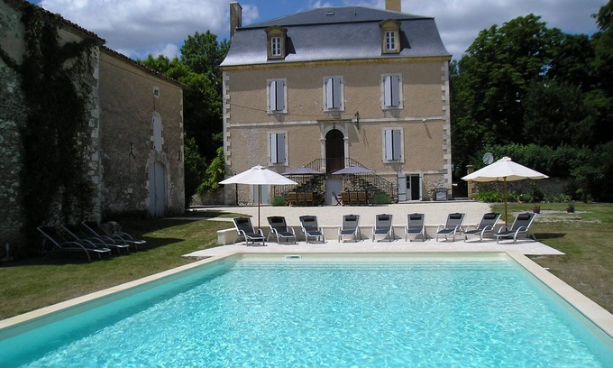 Monflanquin Maison | Holiday Manoir 14x7m piscine, distance de marche et vue sur le magnifique village médiéval