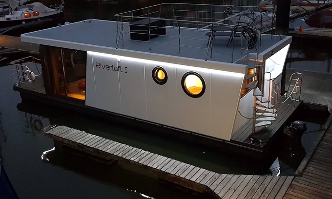 Cuxhaven Appartement | Vacances sur la « Riverloft I ». Le premier appartement sur une péniche