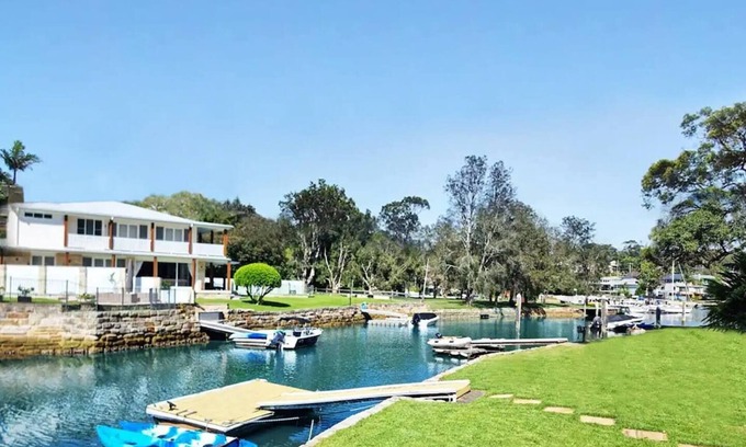 Newport Maison | Holiday on the Waterfront in Pittwater -Beach, Swim, Kayak, Boat, Fish and More!