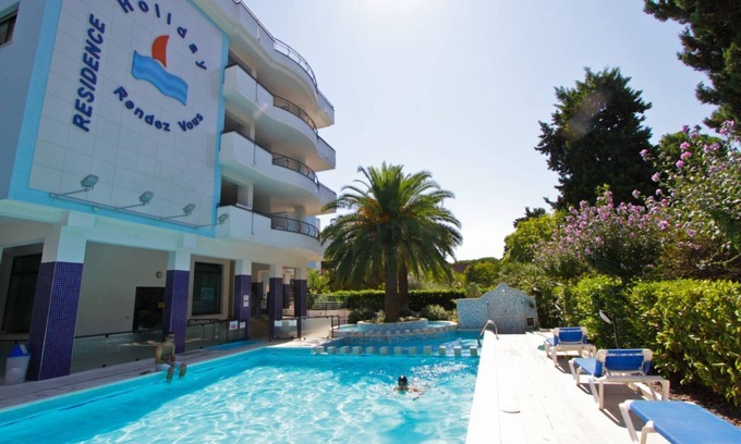 Pineto Appartement | Holiday Rendez Vous 18 - First floor apartment with side sea view