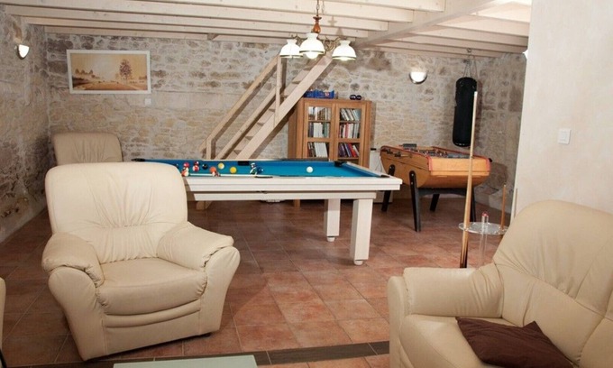 Rioux Lit Et Petit-Déjeuner | Location de vacances pour 4 personnes avec piscine intérieure 6