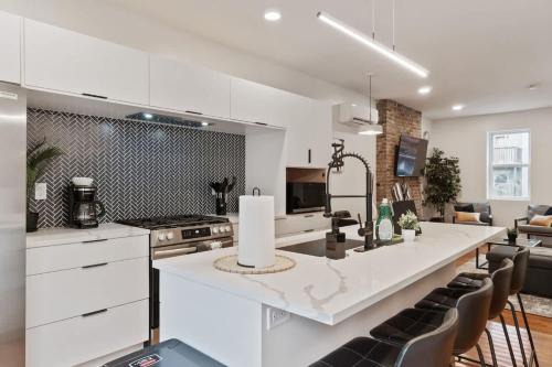 Central Northside Maison | Holiday Special 2 Houses Duplex Rental with 6 bdrms
