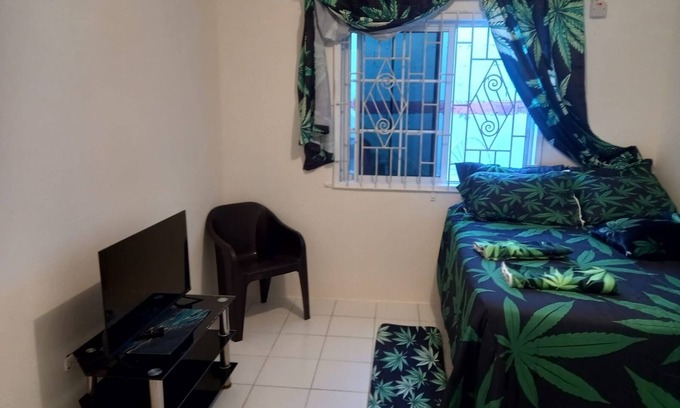 Moore Town Maison | holiday stay, 2 bed 1 bathroom