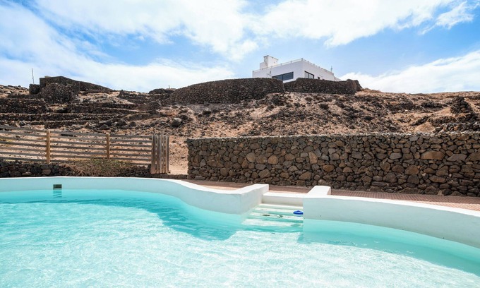 Haria Villa | Villa de vacances 'Playa Marina Eco Beach' avec vue sur la mer, piscine partagée et Wi-Fi