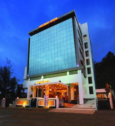 Vazhayil Hôtel | Holiday Vista Thekkady a premium hotel near periyar wild life sanctuary with sky view pool