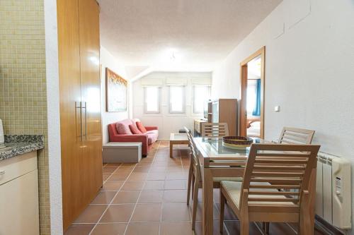 Pradollano Appartement | Holidays, Arttyfal, 2 Dormitorios para 4 personas, parking y wi-fi