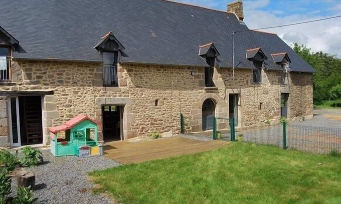 Noyal-Sous-Bazouges Maison | Vacances à la campagne dans belle longère rénovée