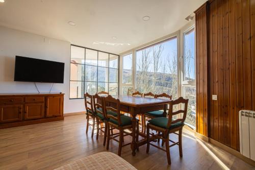 Pradollano Appartement | Holidays, Itálica, 8 personas 3 dormitorios y 3 baños