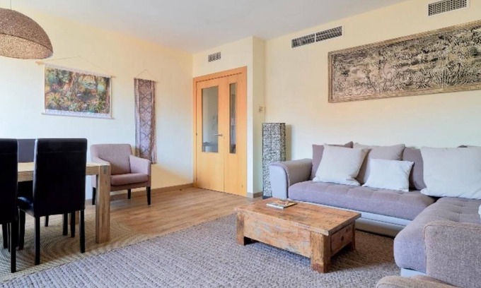 Parque Ayala Appartement | Holidays2Malaga Heroe de Sostoa with pool view