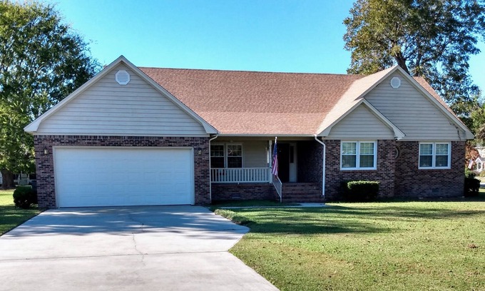 Lake Waccamaw Maison | Hollingsworth's Premium Getaway!