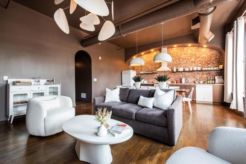 Newark Appartement | Hollyhock Suite 501: 4 bed/2 bath with soaking tub