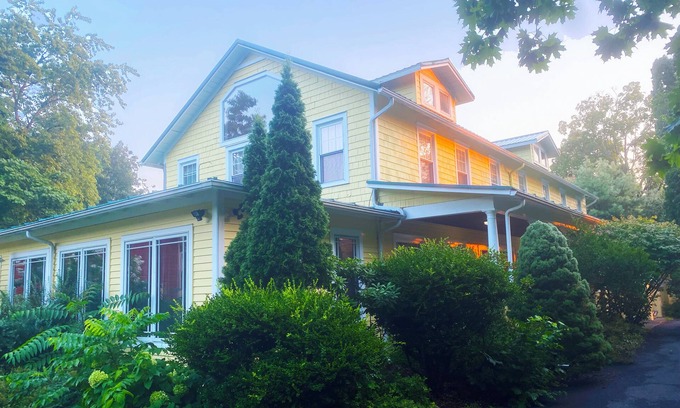 Catskill Cabine | HollyKissHudsonValley Full House + Renovated Upstairs Red Barn and Loft