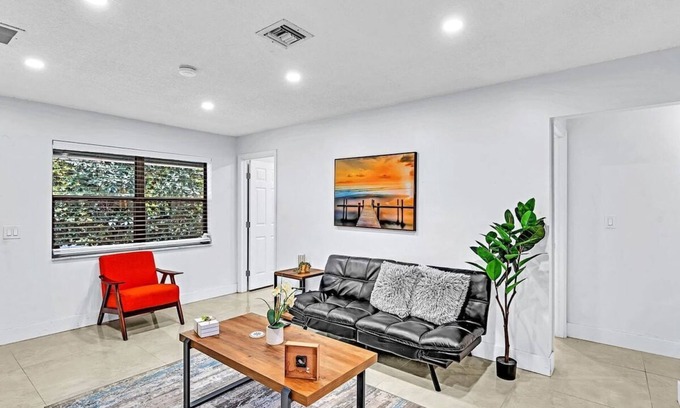 Little Ranches Maison | Hollywood 2 Bdrm New Furnished Beach Vacation LB2