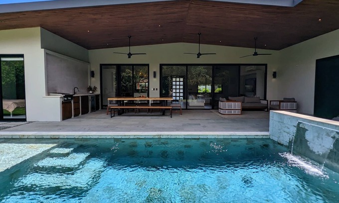 Uvita Maison | Hollywood House
